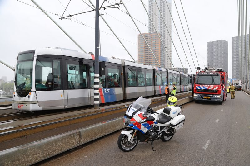 zware trambotsing op Erasmusbrug in Rotterdam
